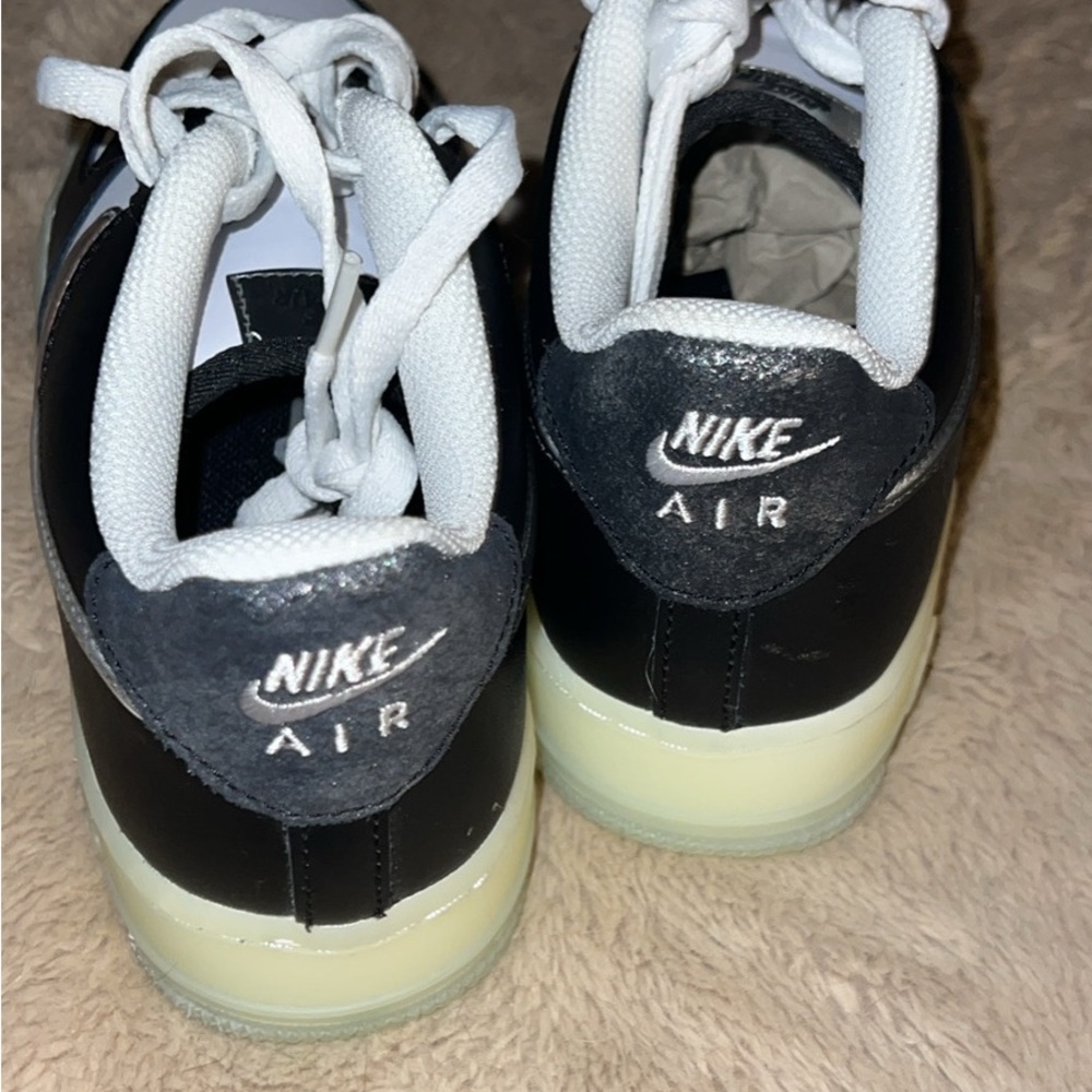Nike Kids Sneakers Black and White - Picture 3 of 5